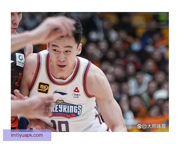 李弘权带领上海豪取十五连胜史密斯绝杀助深圳九连胜